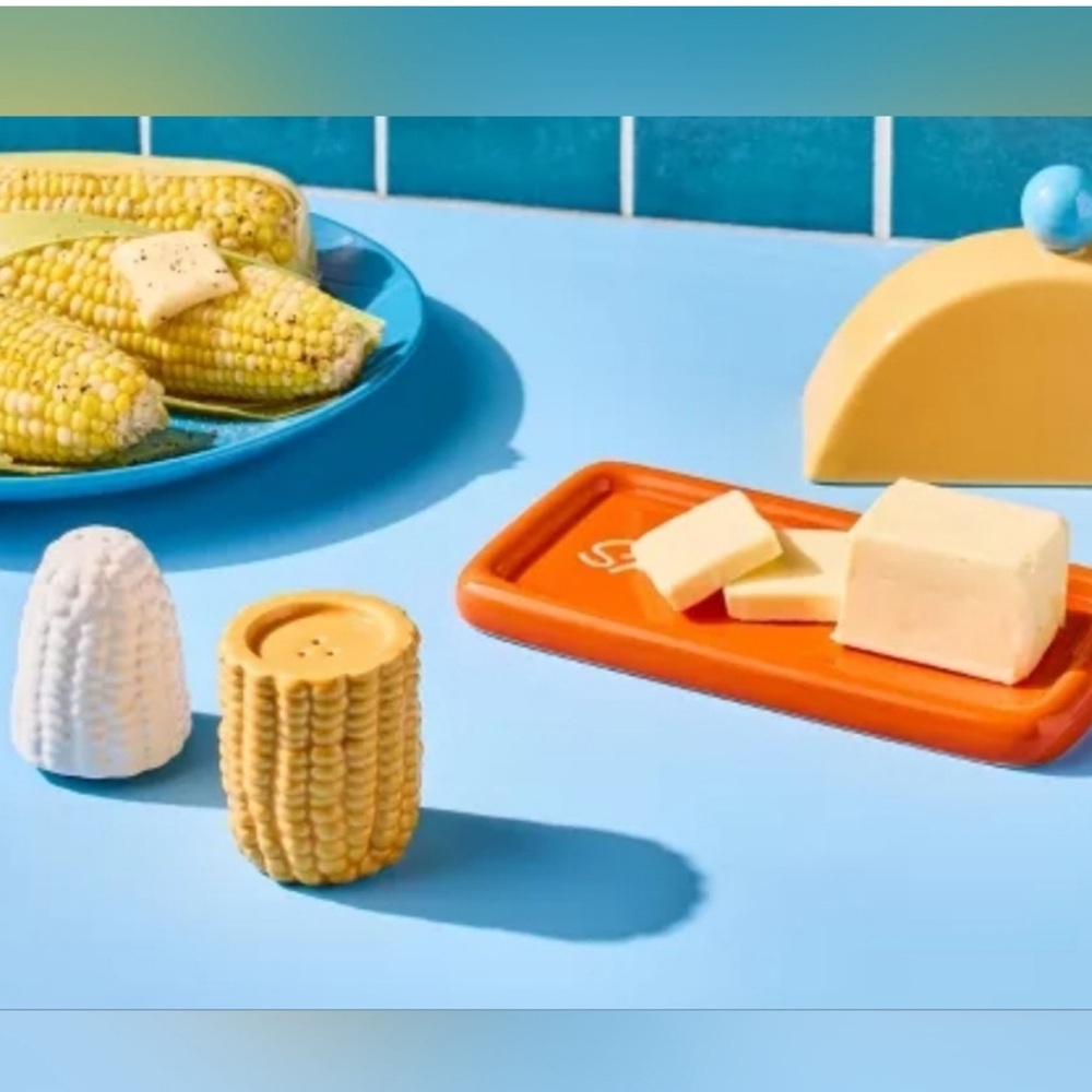 TABITHA BROWN NWT Novelty shaped ceramic corn on the cob salt & peer shaker set